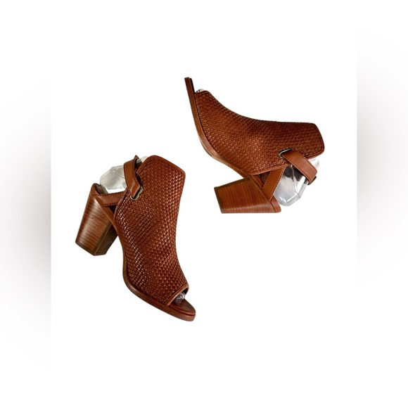 Frye Dani Woven Shield Leather Block Heeled Sandals - Picture 9 of 16